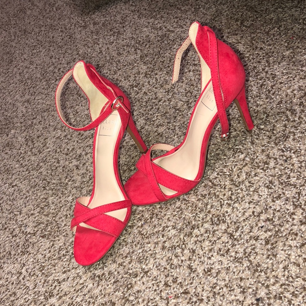 never worn, beautiful red heels